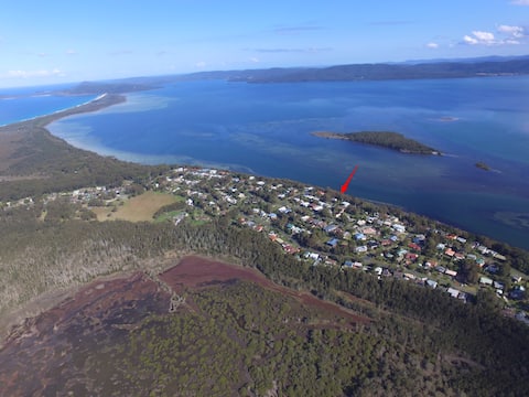 Wallis Lake Retreat-Between the ocean and the lake