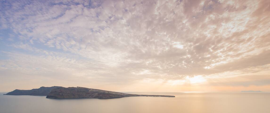 Sophia Privilege Deluxe Caldera View Villa gallery image 3