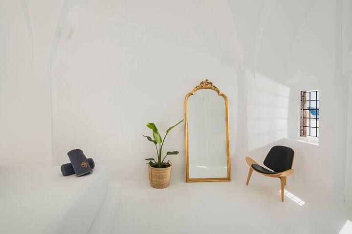 Sophia Privilege Deluxe Caldera View Villa gallery image 5