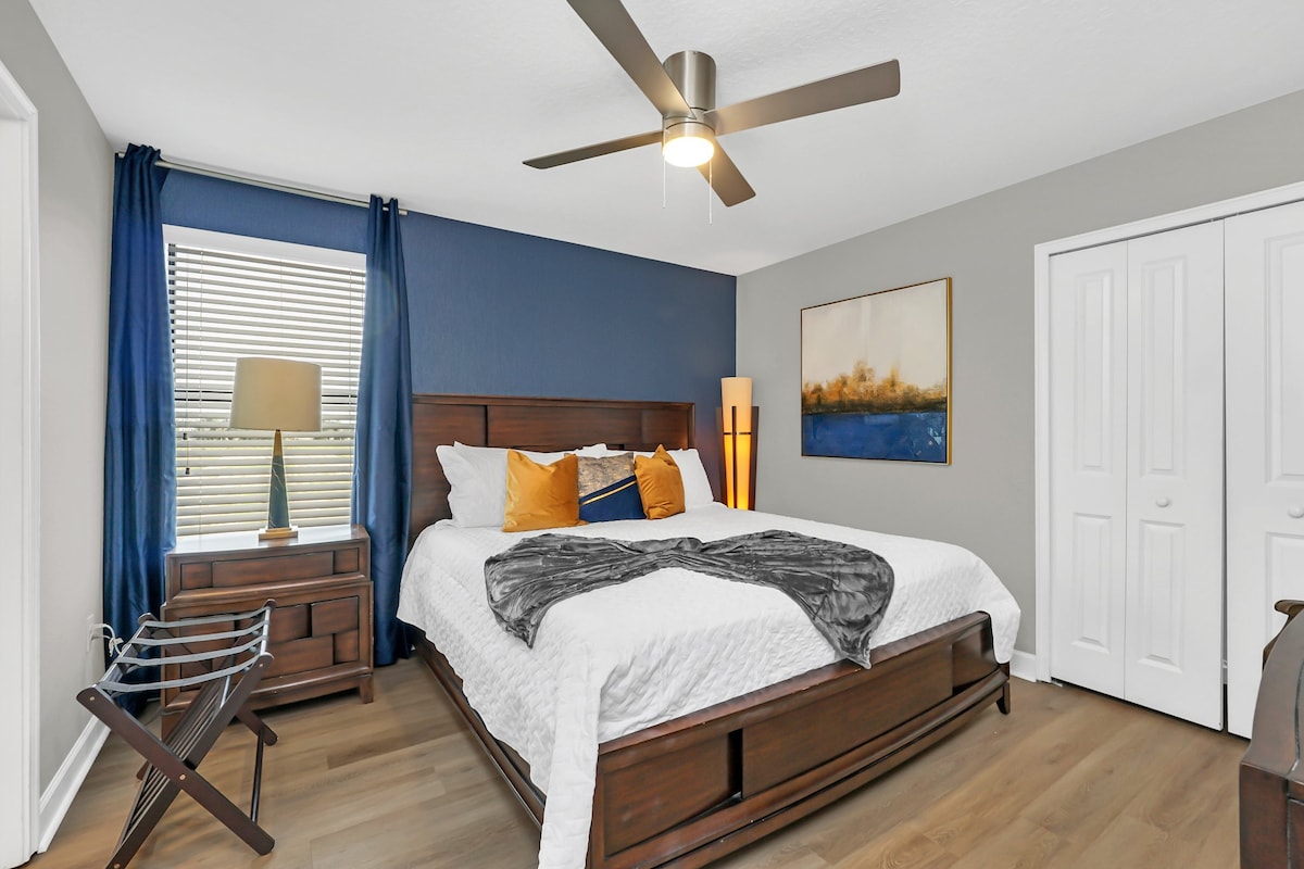 ห้องนอนเตียงคิงไซส์ - ชั้นบน