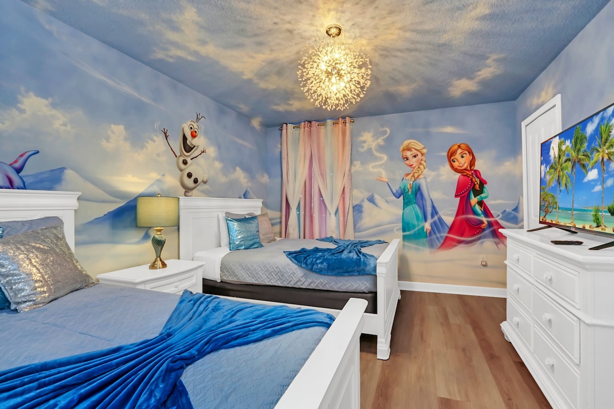 ห้องนอนธีมเจ้าหญิงน้ำแข็งพร้อมเตียงใหญ่ 2 เตียง