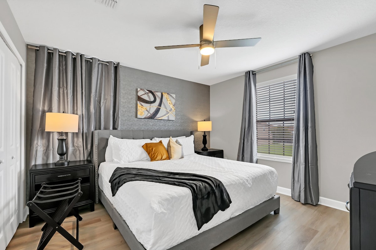 ห้องนอนเตียงคิงไซส์ - ชั้นบน