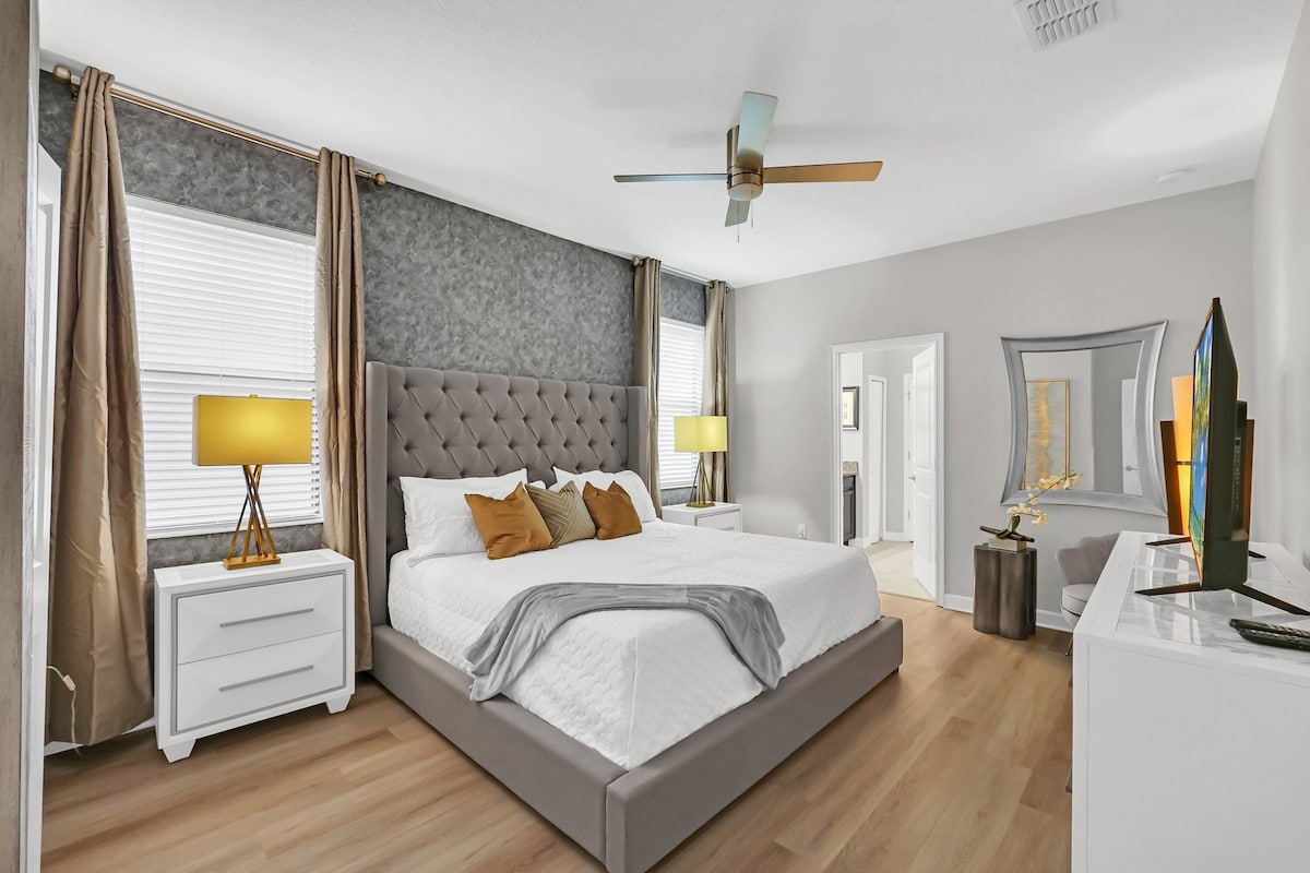 ห้องนอนใหญ่ - เตียงคิงไซส์ชั้นแรก