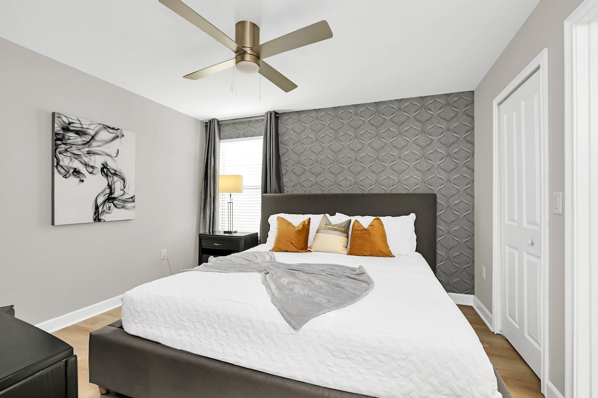 ห้องนอนเตียงคิงไซส์ - ชั้นบน