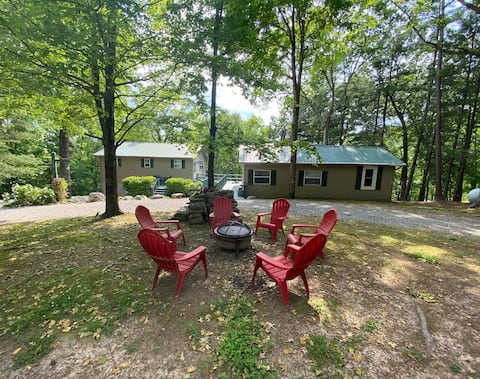 Lakefront Retreat Cabins w/Covered Dock & Kayaks