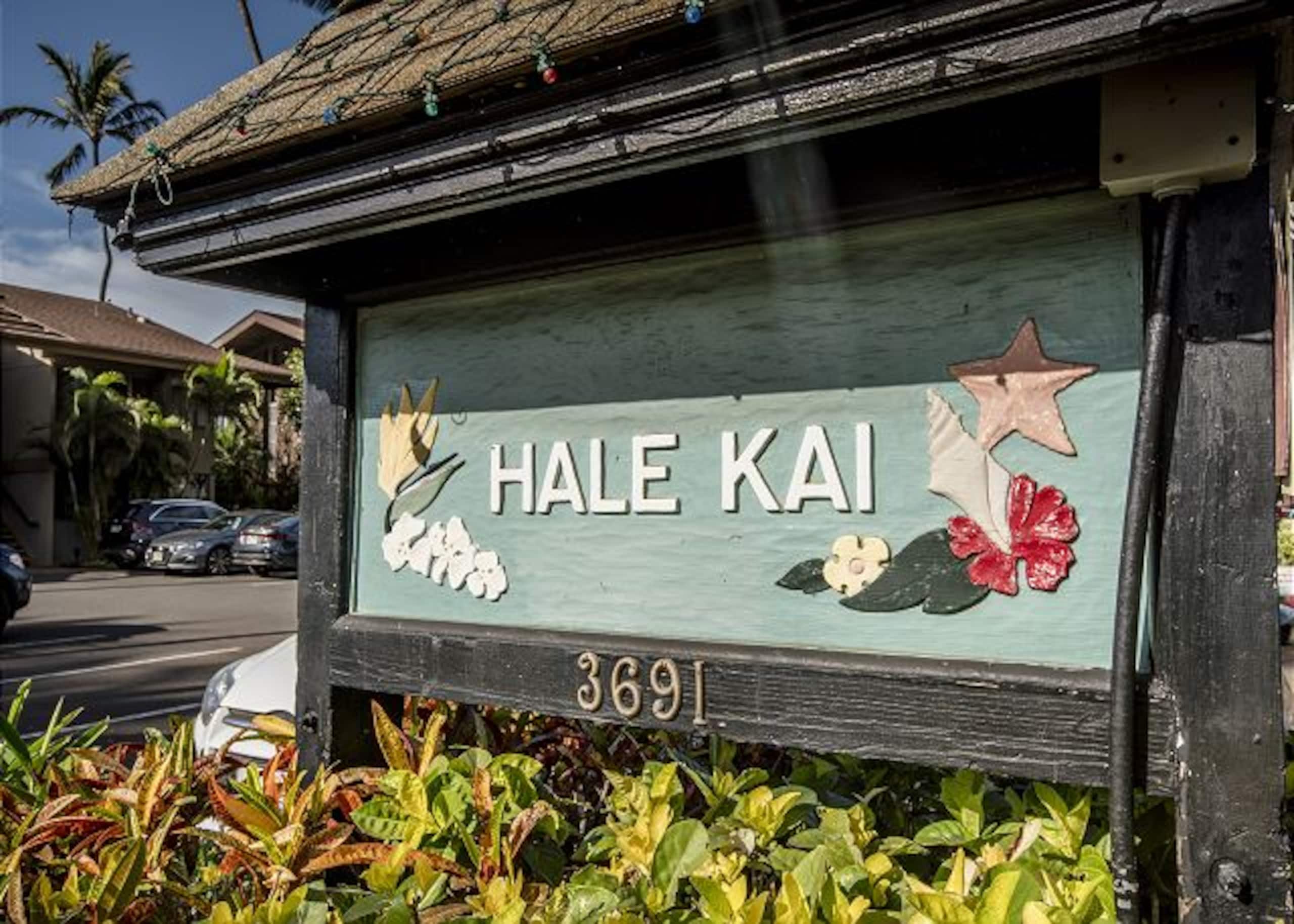 Condo in Lahaina · ★4.79 · 2 bedrooms · 3 beds · 1 private bath - Image 40