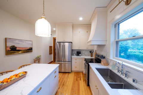 Mod Manor on Main- Celebrations, Reunions, Events