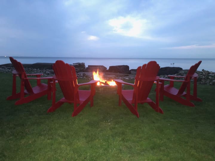 Waterfront cottage on Lake St. Clair Bungalows for Rent in Saint Joachim, Ontario, Canada Airbnb