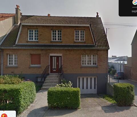 Furnished house, near the beach.