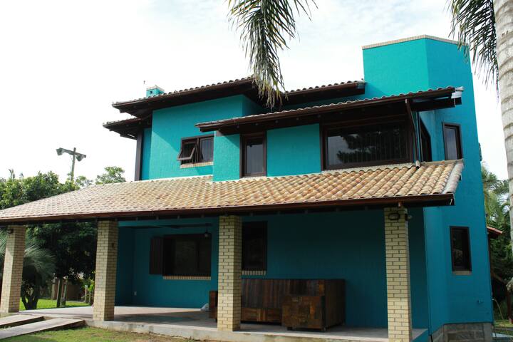 Casa 3 quartos, com ar condicionado