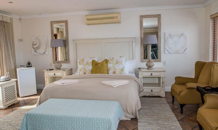 Აღმასრულებელი აპარტამენტი, რომელიც მდებარეობს ზემოთ