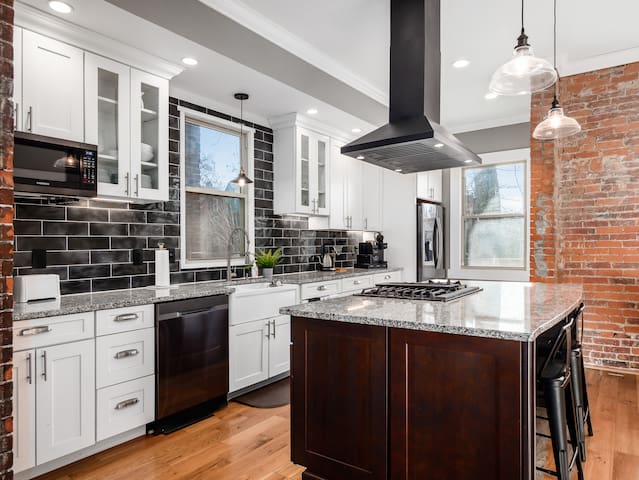 Downtown Columbus | Historic | Sleeps 14 | Arcade