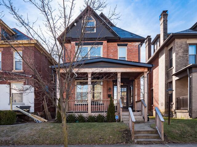 Downtown Columbus | Historic | Sleeps 14 | Arcade gallery image 4