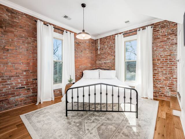 Downtown Columbus | Historic | Sleeps 14 | Arcade gallery image 5