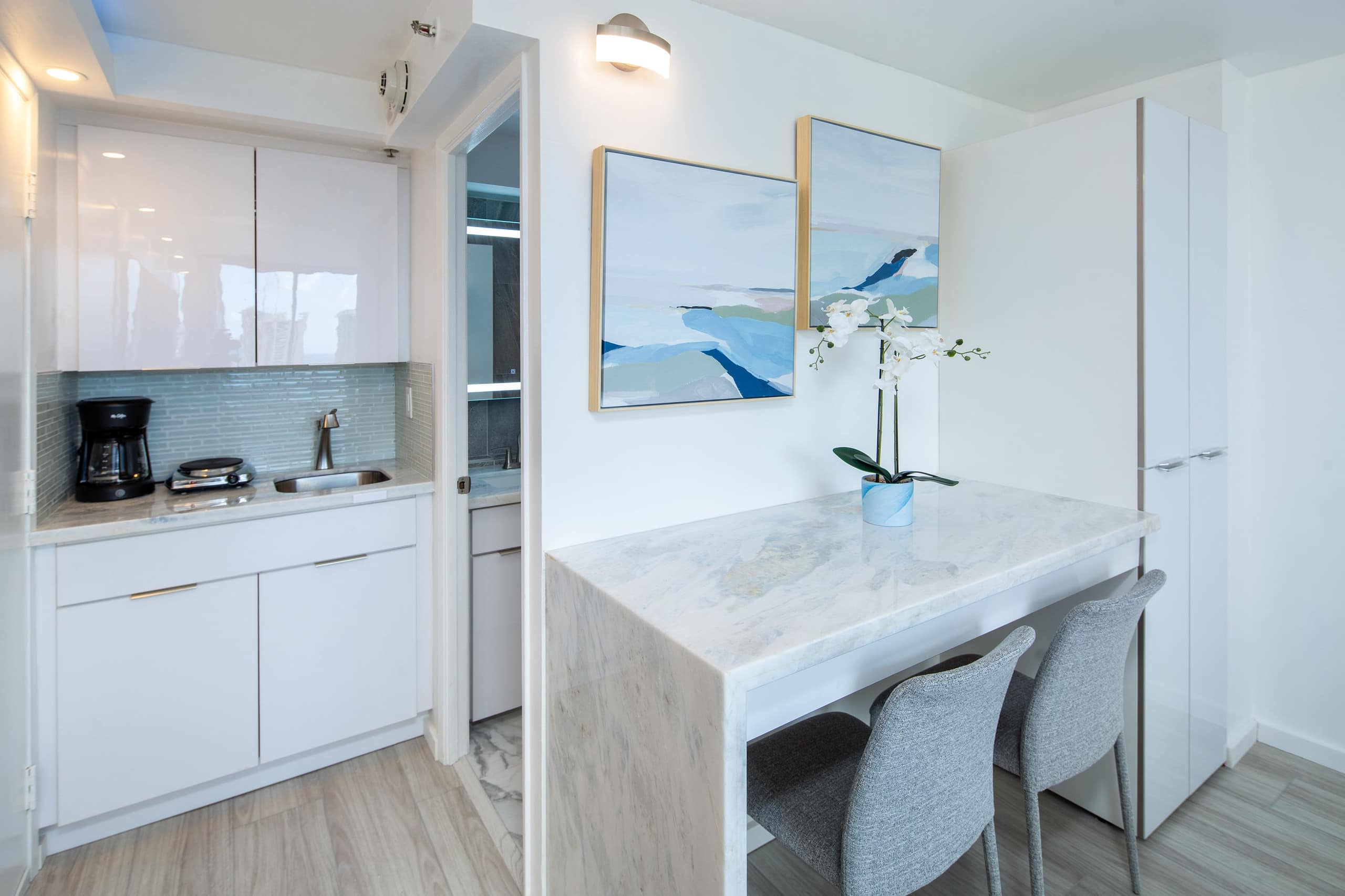 Full Ocean and Waikiki View Modern Studio - Image 3