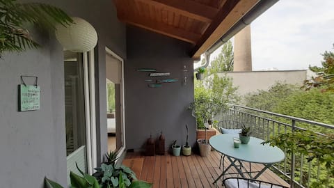 Top performing Airbnb: rooftop-apartment near metro in Simmering
