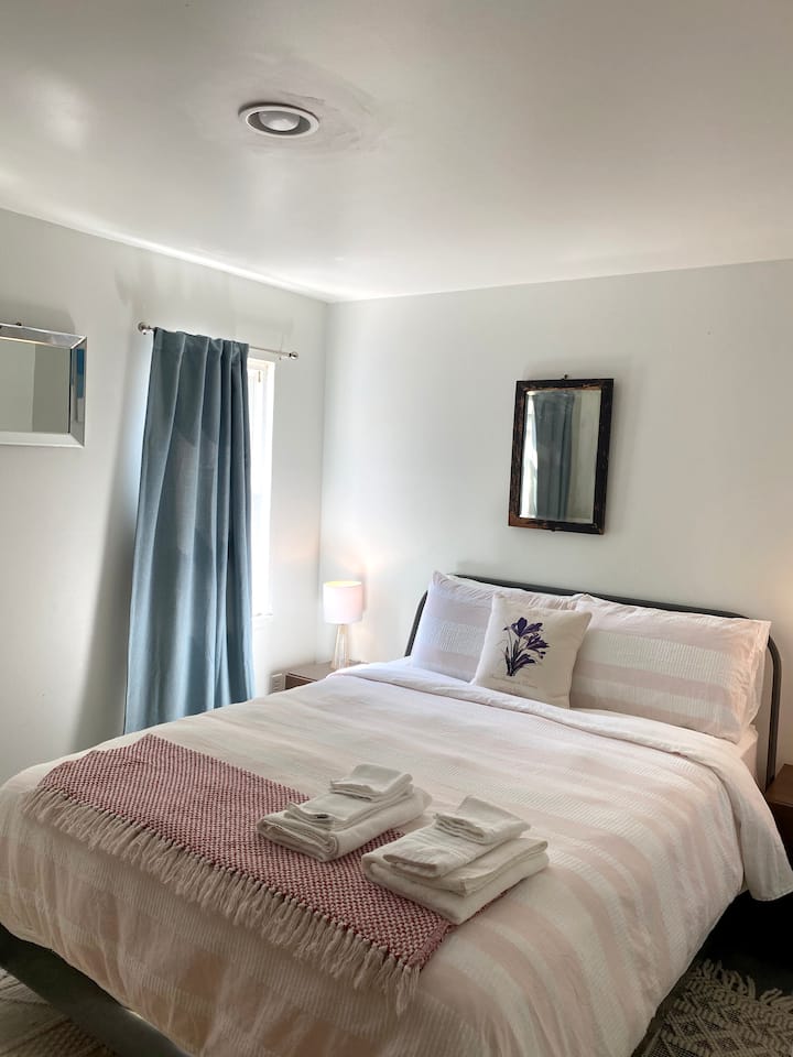 Cama tamaño queen 1