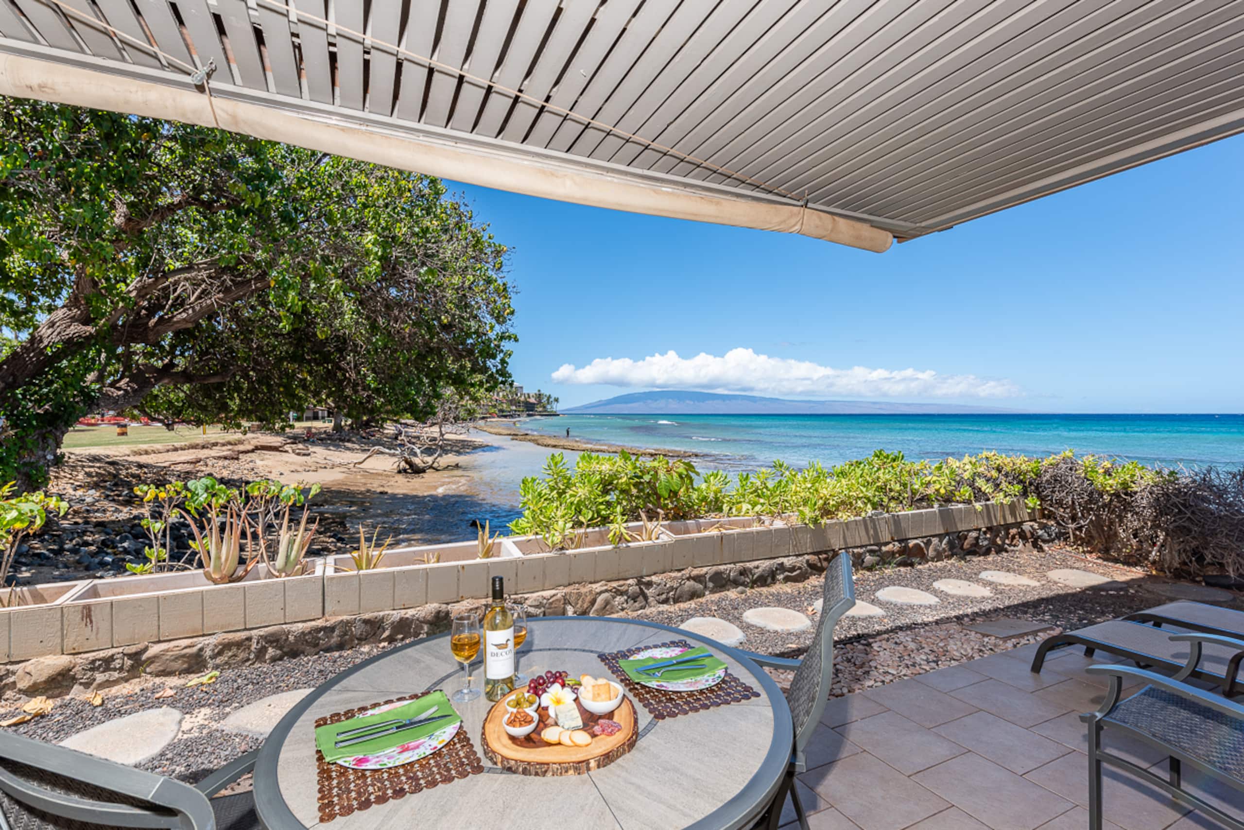 Condo in Lahaina · ★4.77 · 2 bedrooms · 5 beds · 1 bath - Image 35
