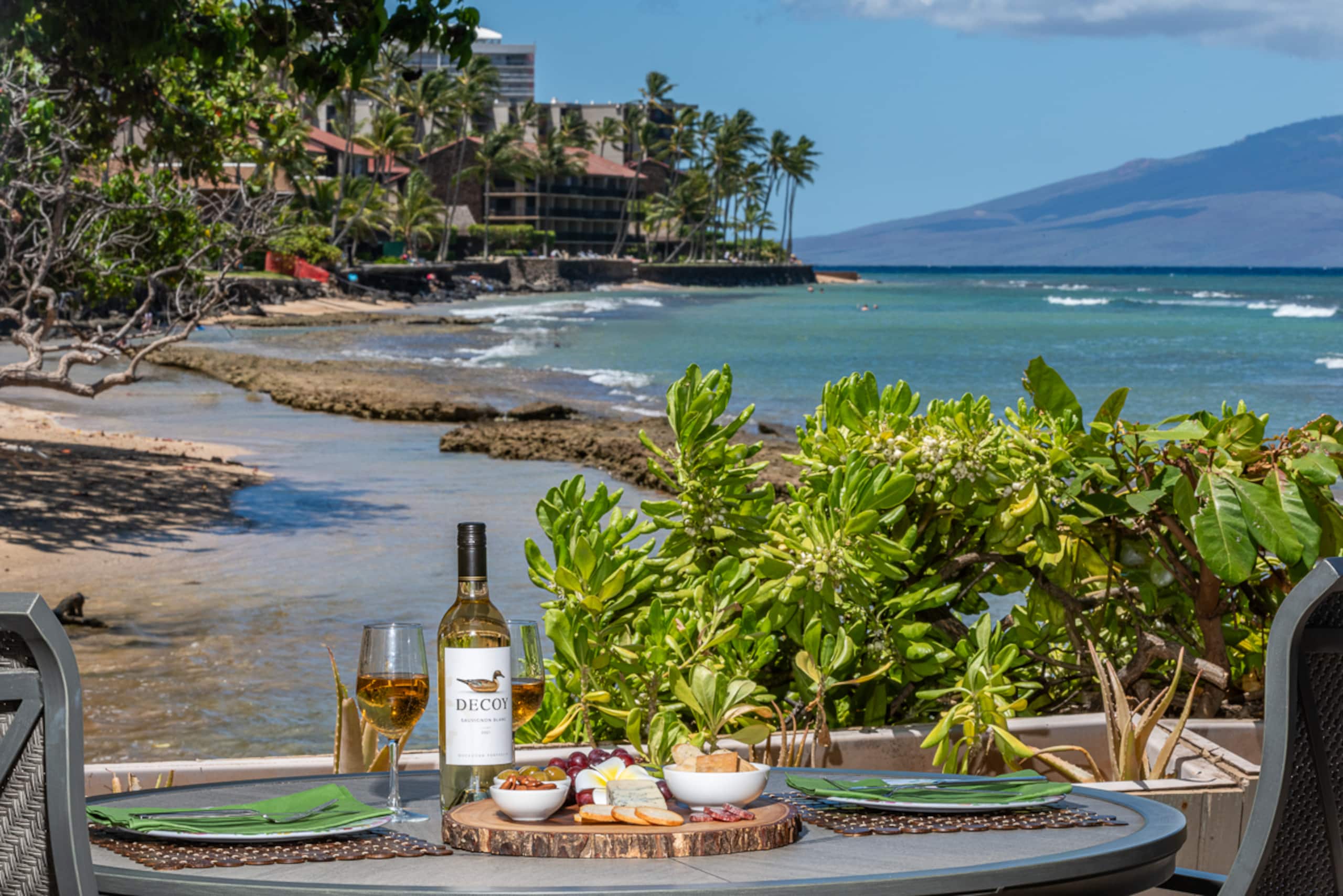 Condo in Lahaina · ★4.77 · 2 bedrooms · 5 beds · 1 bath - Image 1