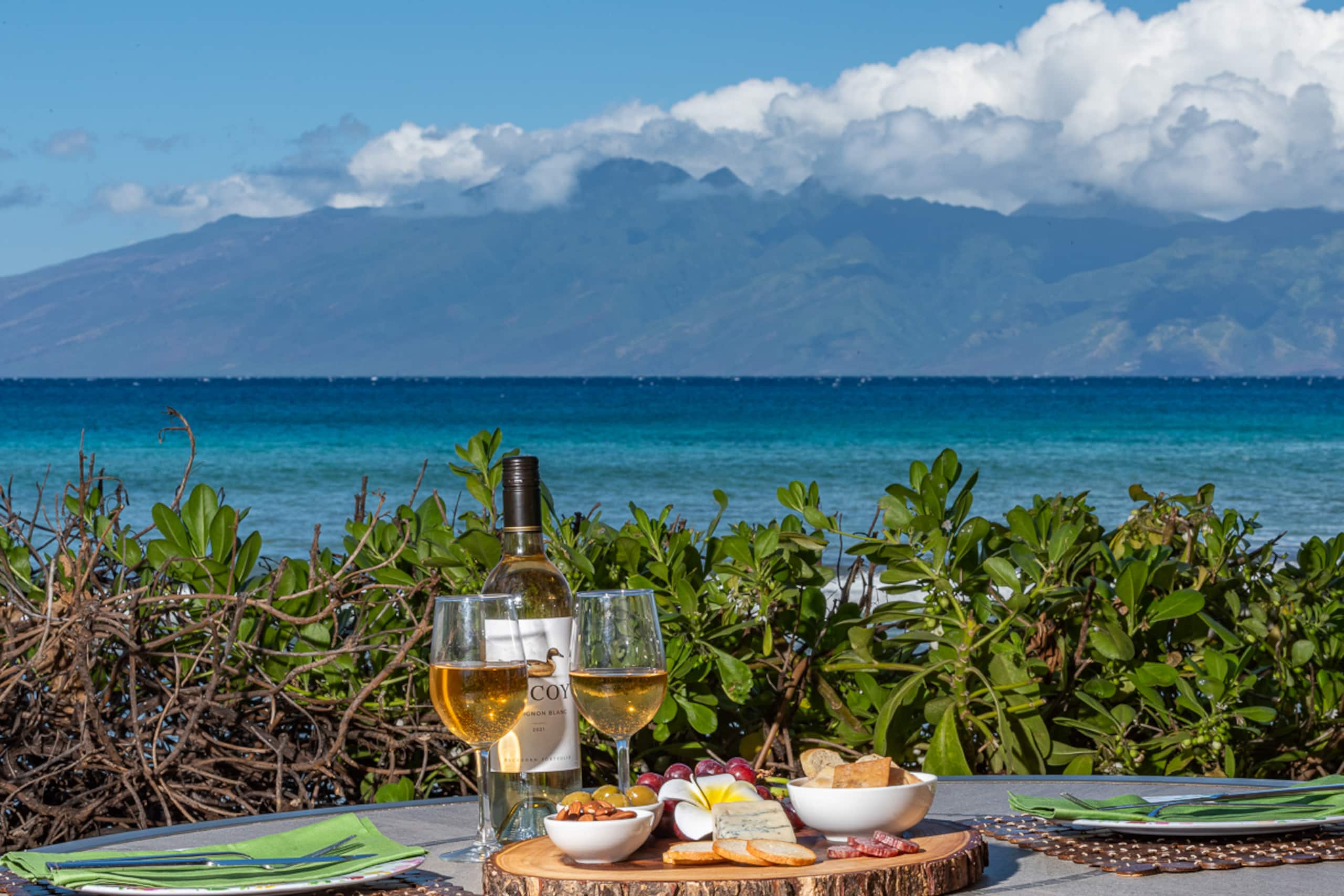 Condo in Lahaina · ★4.77 · 2 bedrooms · 5 beds · 1 bath - Image 26