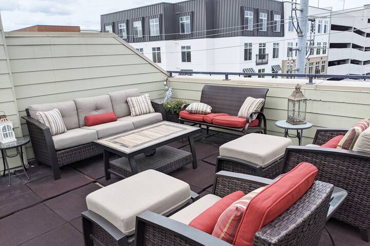 Private Rooftop Patio with Views in Germantown