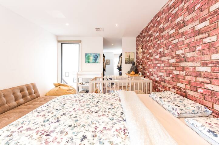 Clean and Spacious home in a dream location! gallery image 5