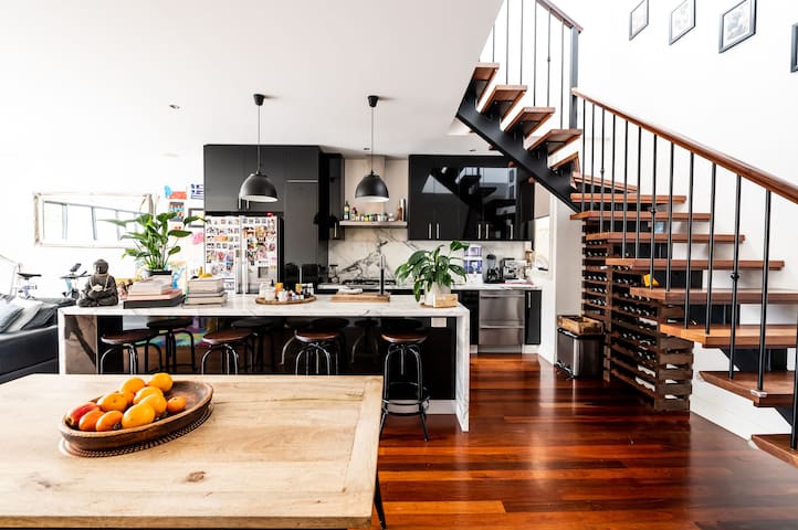 Clean and Spacious home in a dream location!