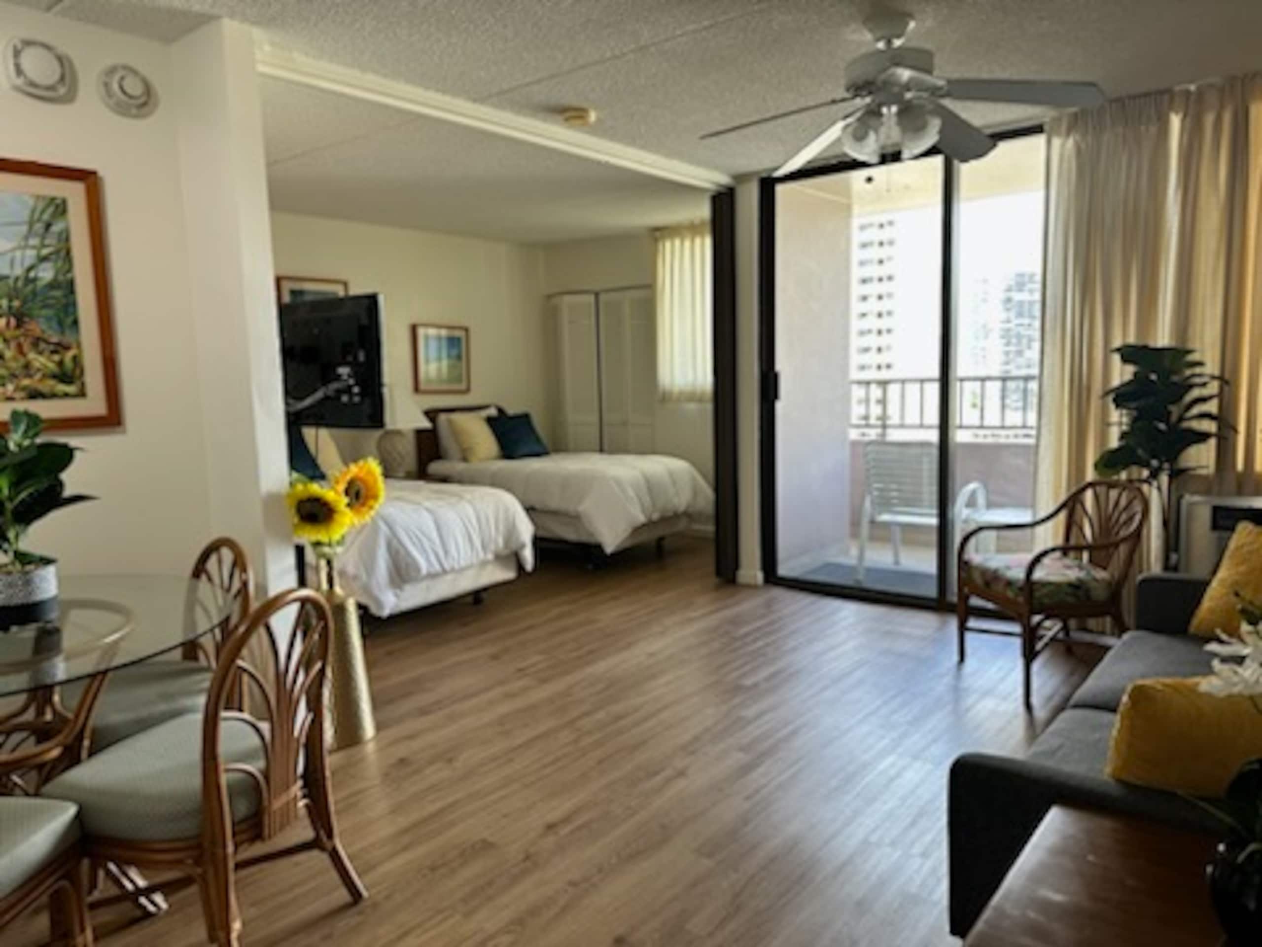 Condo in Honolulu · ★4.58 · 1 bedroom · 3 beds · 1 private bath - Image 12