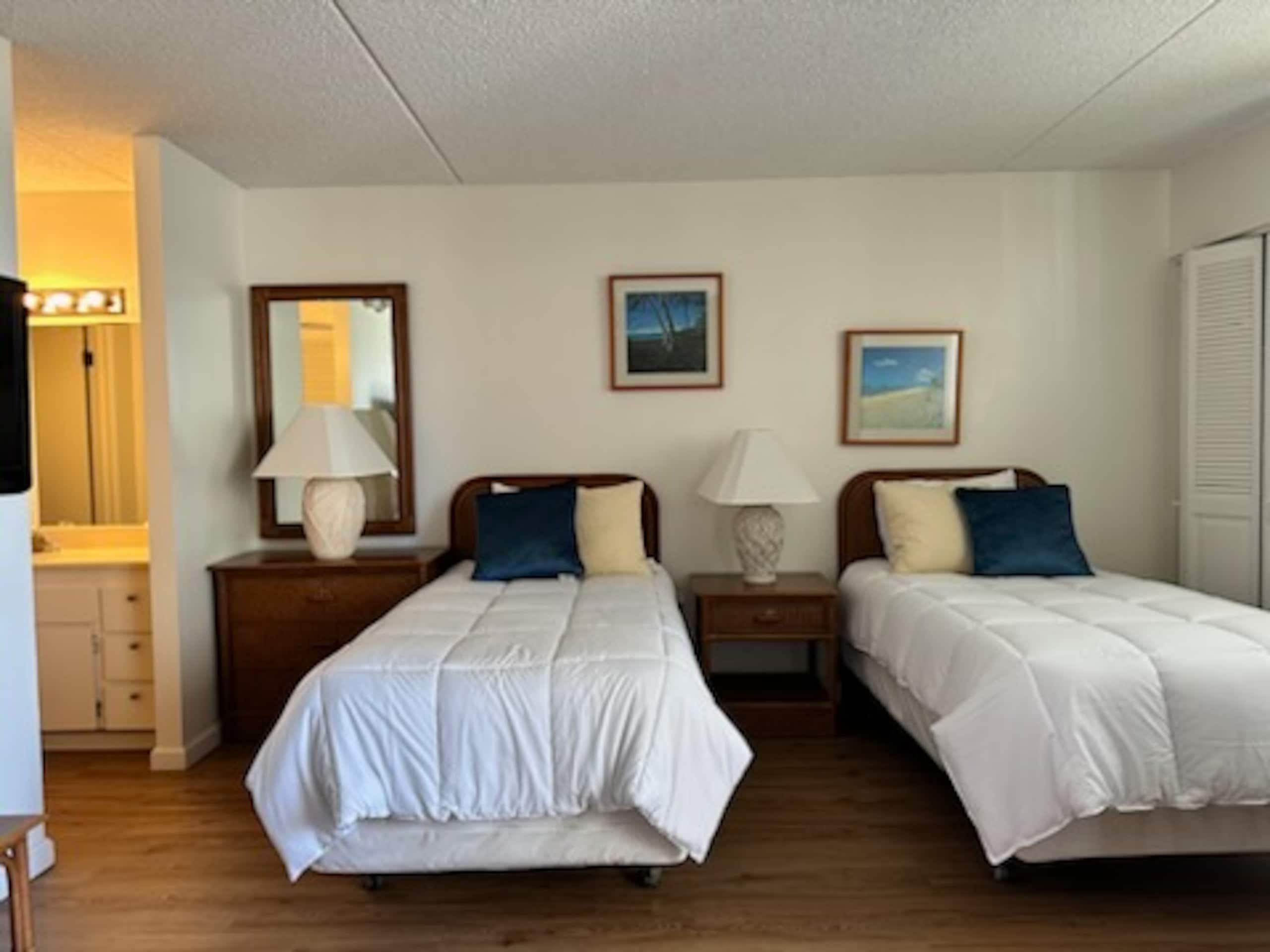 Condo in Honolulu · ★4.58 · 1 bedroom · 3 beds · 1 private bath - Image 1