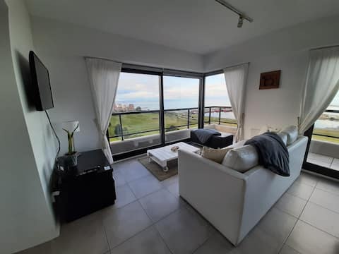 Successful Airbnb property: Oceanfront and golf course apartment, Playa Grande in San Carlos