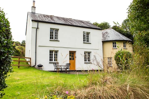 Cosy cottage in a beautiful valley near the beach