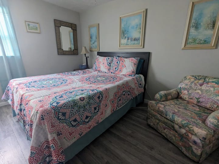 Apartmán s hlavnou spálňou sa nachádza v súkromnom krídle domu a je ideálny na tiché útočisko.