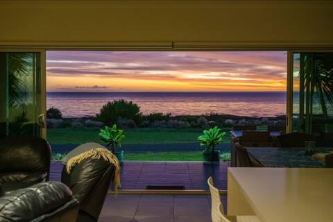 Absolute Water Front Luxurious Holiday Home