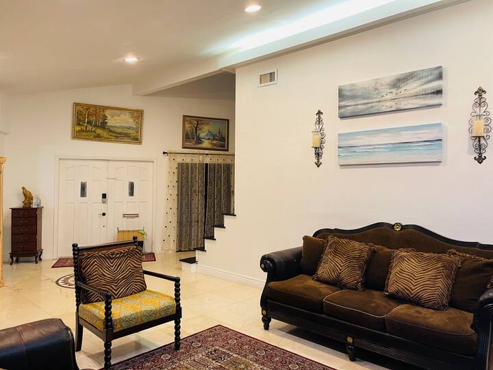 Casa espaçosa com escorregador, piscina e jacuzzi - Airbnb