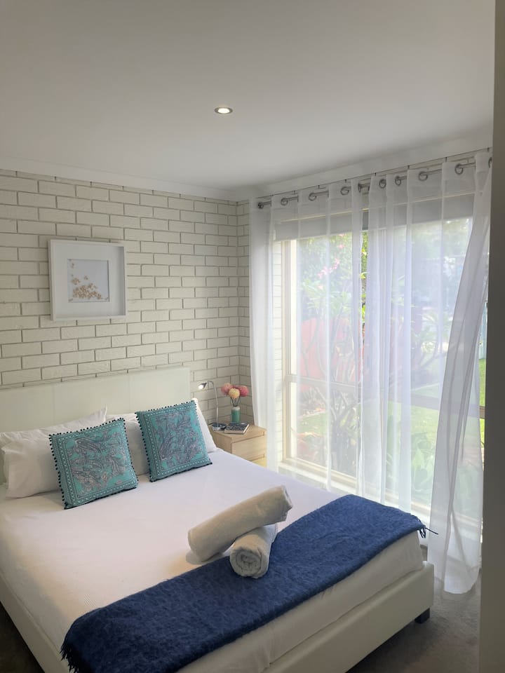 Chumba cha kulala cha ghorofa ya 3 kilicho na kitanda aina ya queen