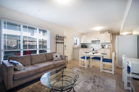Top Airbnb: Cozy up here! in Newton