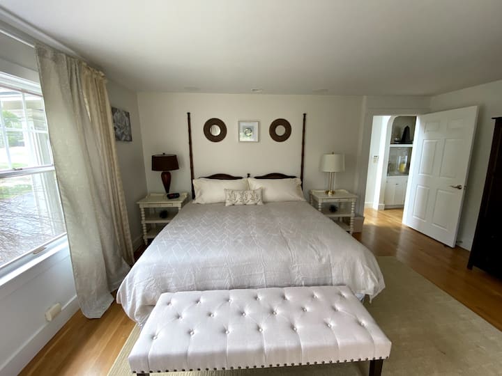 First floor king bedroom