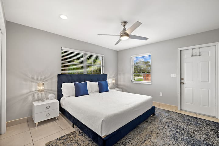 Krevat me madhësi 2-king në dhomën e gjumit