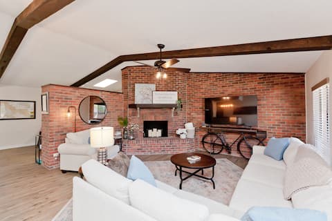 Top performing Airbnb: Sip & Cycle Home in Grand Junction with Hot Tub in Grand Junction