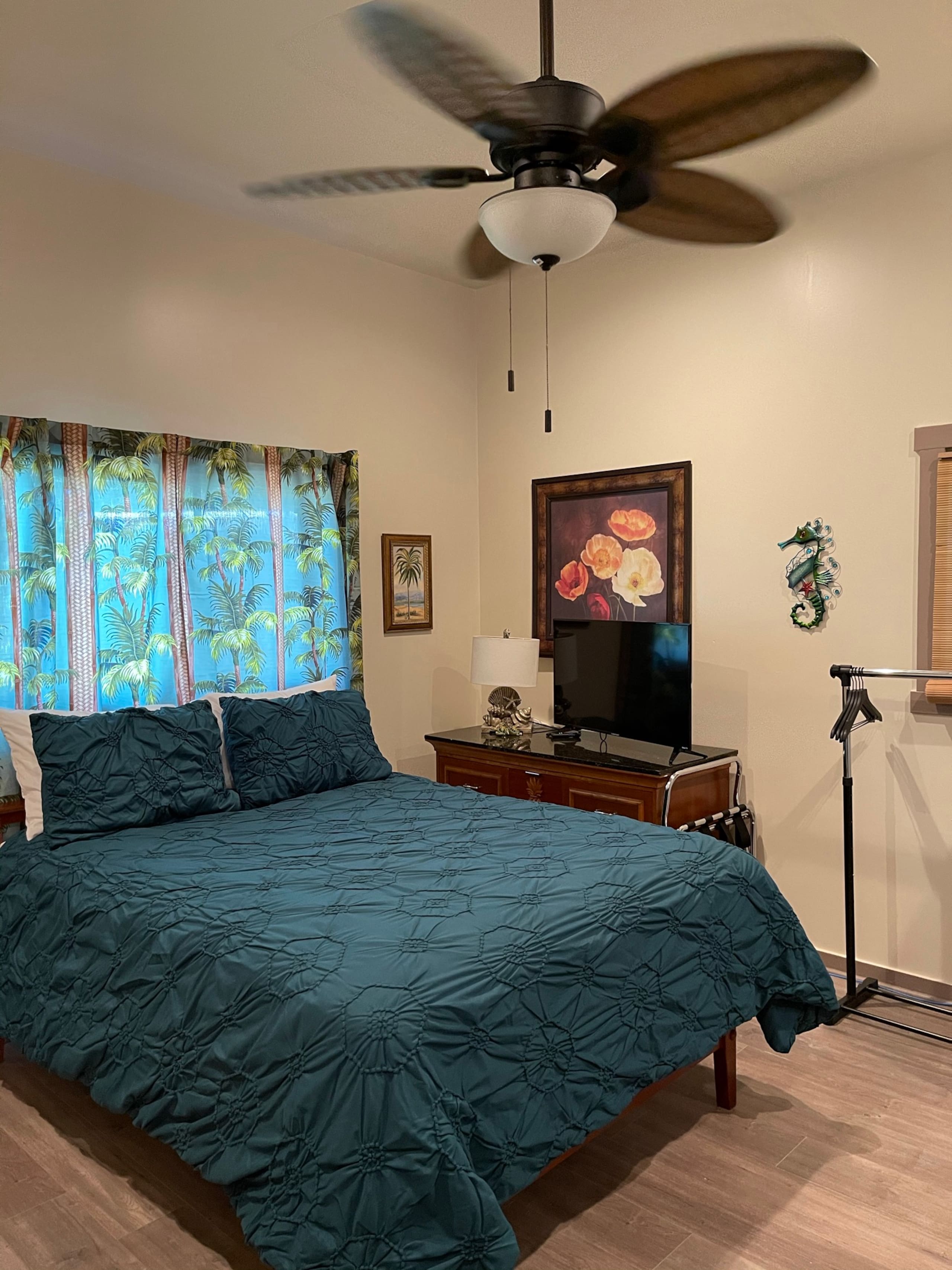 Condo in Hilo · ★4.94 · 1 bedroom · 2 beds · 1 private bath - Image 5