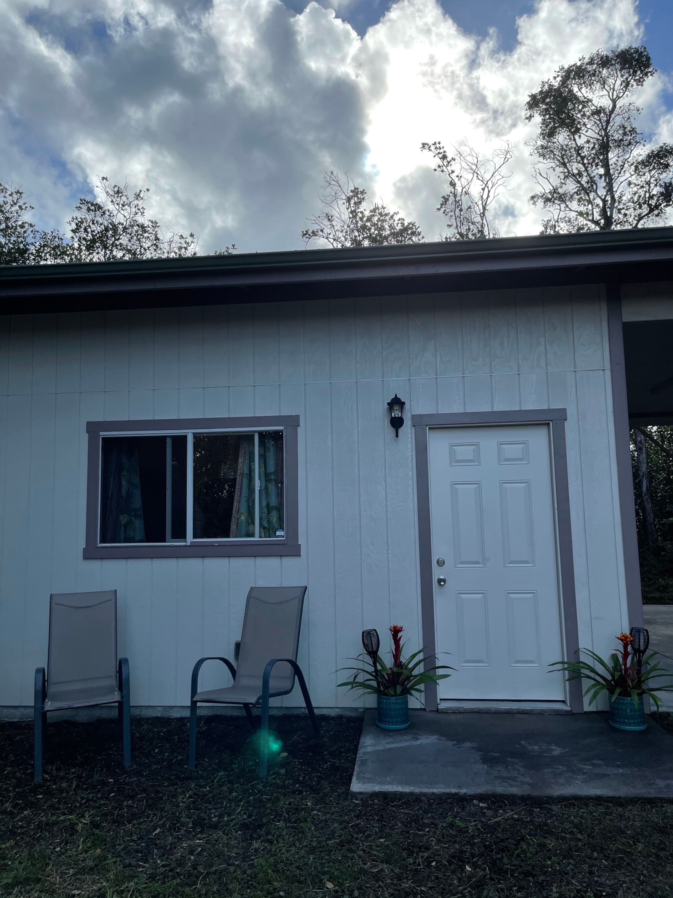 Condo in Hilo · ★4.94 · 1 bedroom · 2 beds · 1 private bath - Image 12