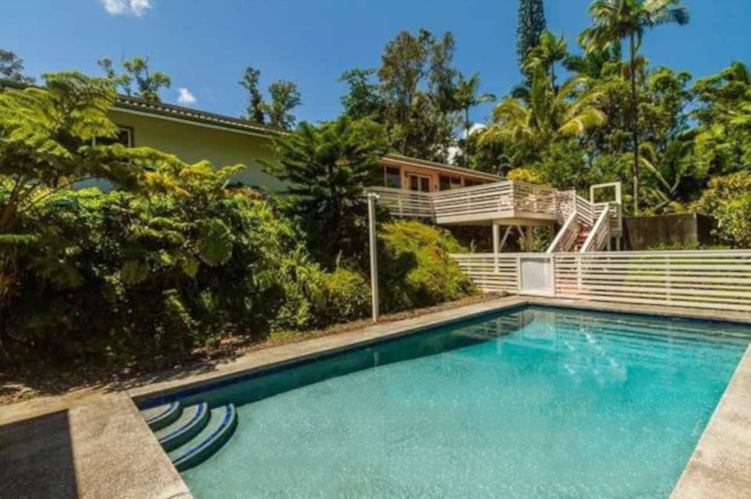 Condo in Hilo · ★4.94 · 1 bedroom · 2 beds · 1 private bath - Image 10