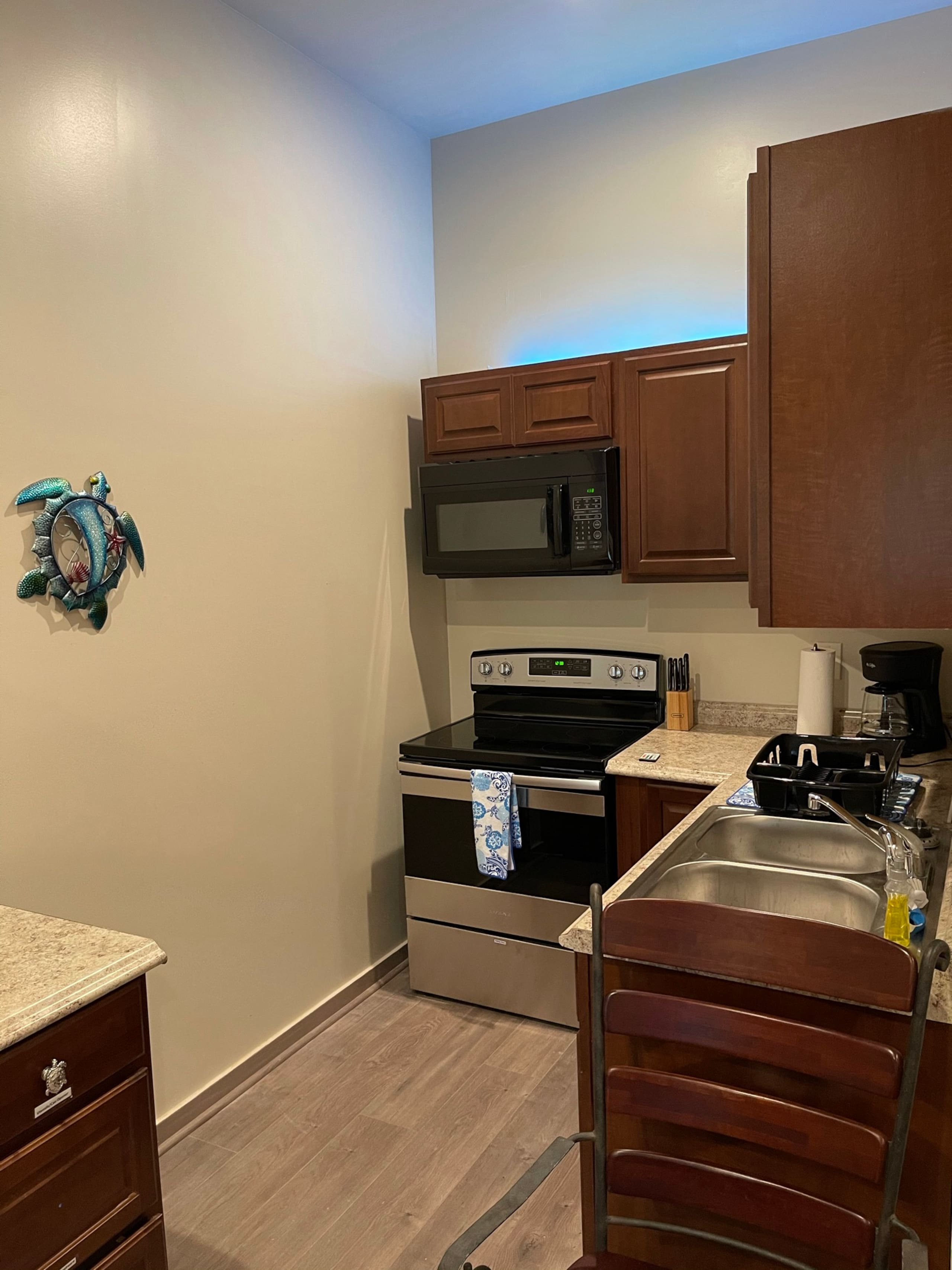 Condo in Hilo · ★4.94 · 1 bedroom · 2 beds · 1 private bath - Image 2
