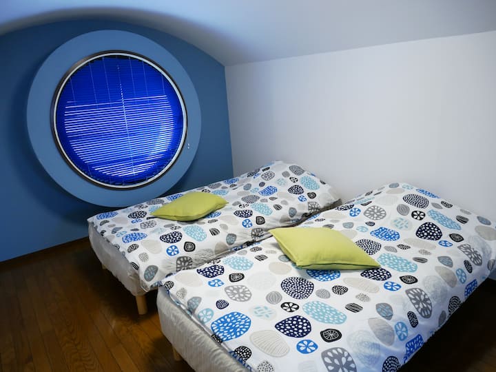 Bed Room 1 (2 single beds)