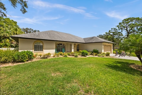 Sunny Getaway/Beautiful House/Beach/Heated Pool