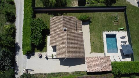 Renovated cottage in 2021 with private heated swimming pool