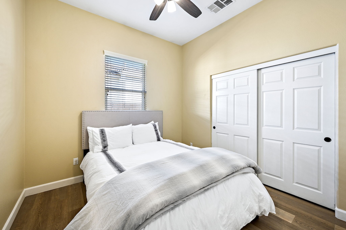 وسائل الراحة الشبيهة بالمنتجع تنتظرك في غرفة نوم الضيوف رقم3