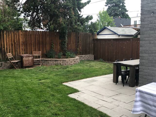 Charming Highlands Bungalow, Walk to Restaurants gallery image 4