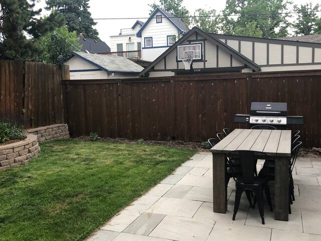 Charming Highlands Bungalow, Walk to Restaurants gallery image 3