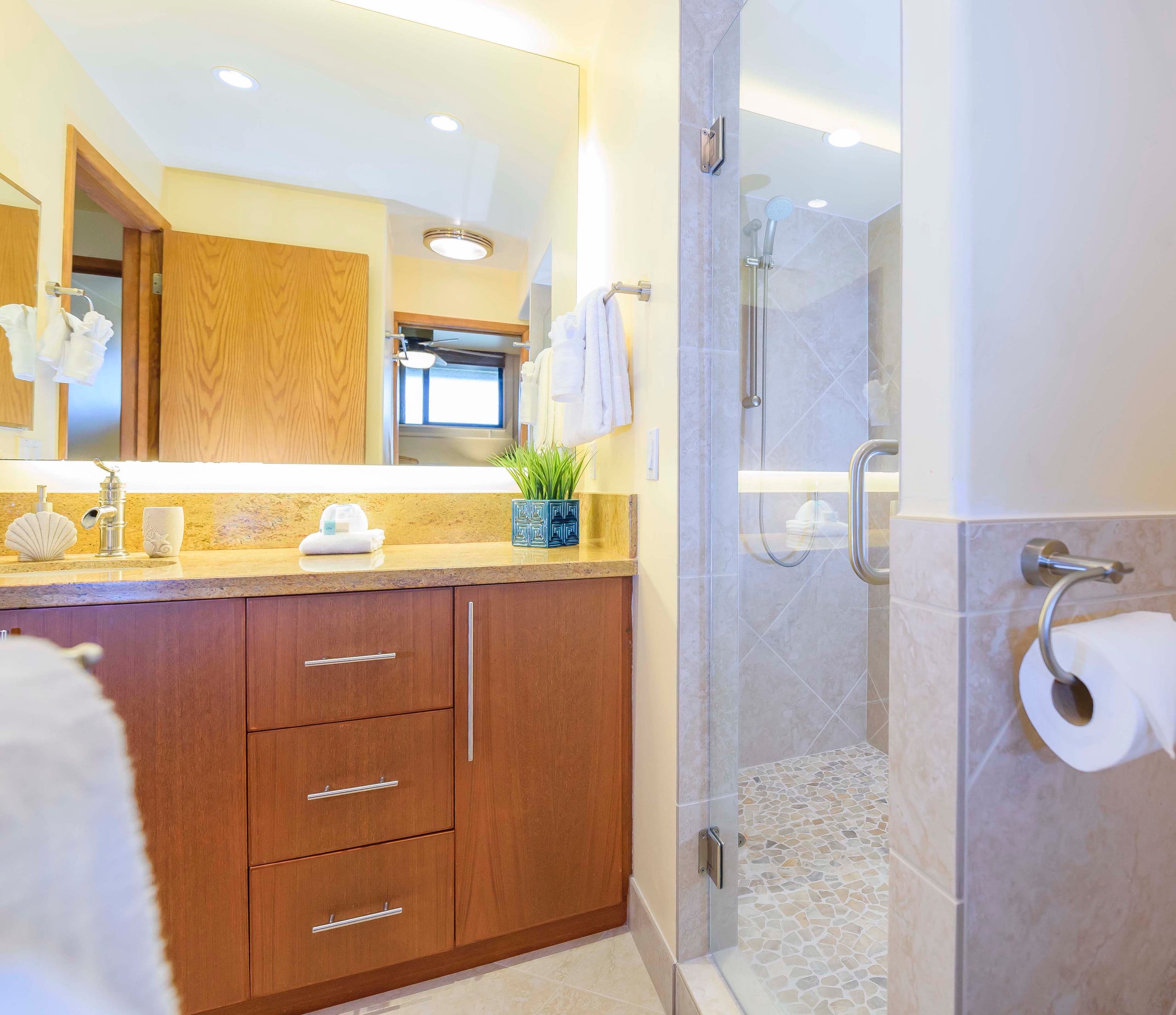 Condo in Lahaina · ★4.71 · 3 bedrooms · 3 beds · 3 baths - Image 27